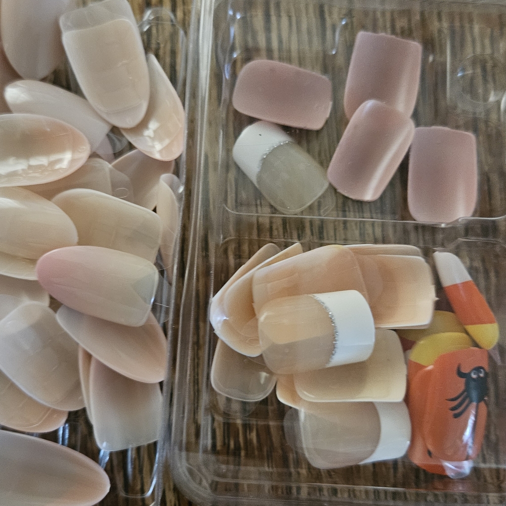 Assorted Press-On Nail Set - Picture 3 of 6